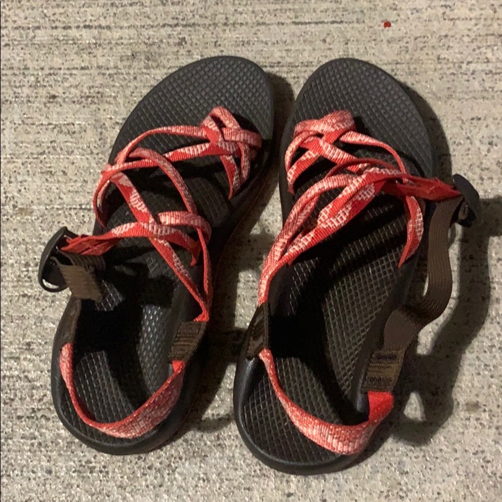 Pink and red vibram women’s chacos size 10
